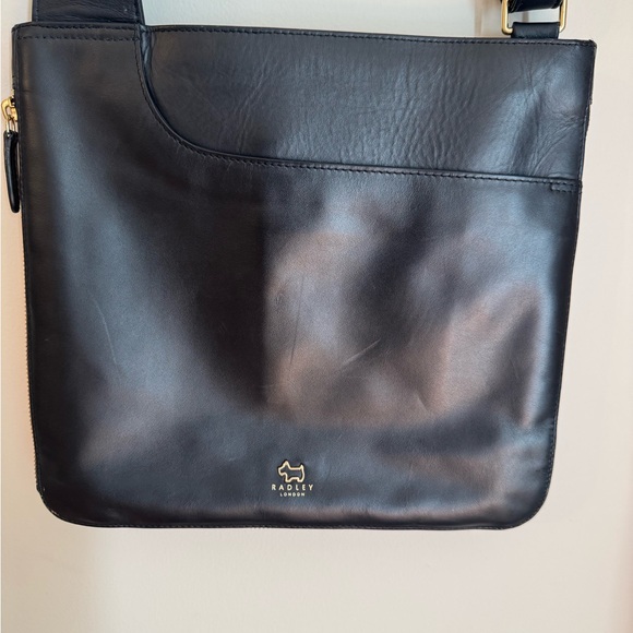 RADLEY LONDON Black Crossbody
with Gold Dog Logo - Picture 4 of 9